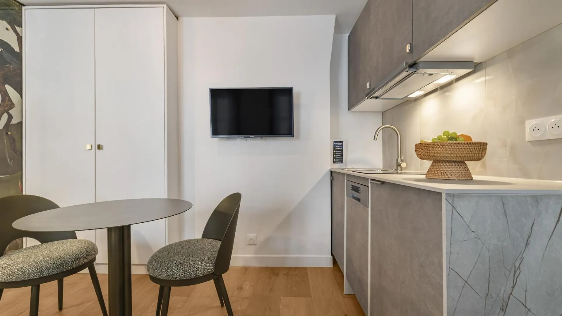 Petito Apartment Paris